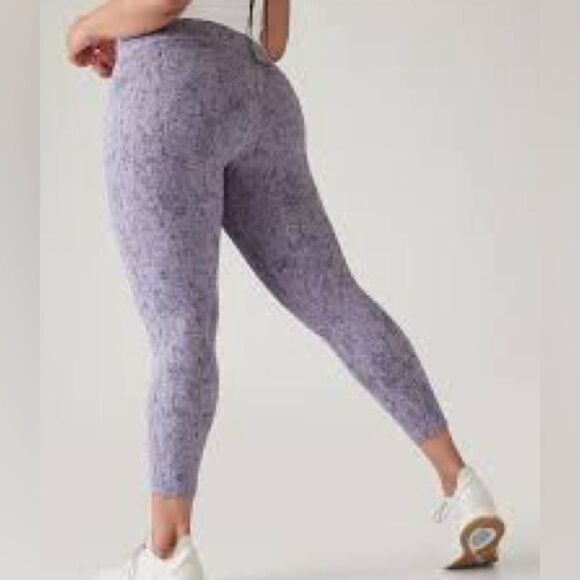 Athleta Pants - Athleta Ultimate Stash Pocket Textured 7/8 Tight Leggings SP